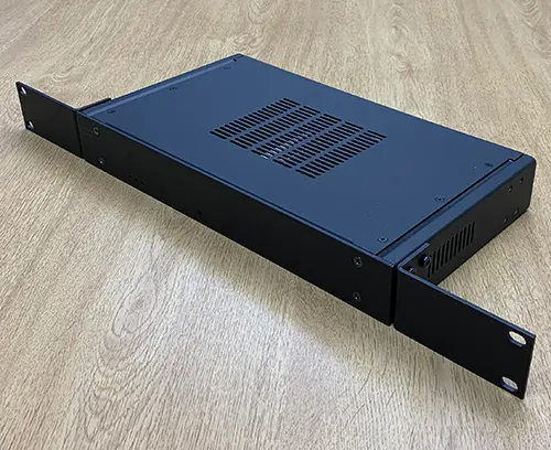 Largeur et profondeur spéciales Boitier Combimet 19"