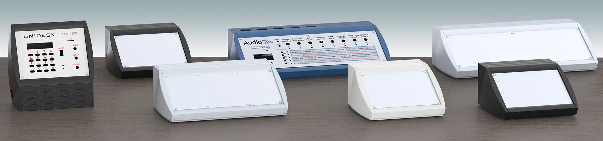 Unidesk enceintes avant en pente